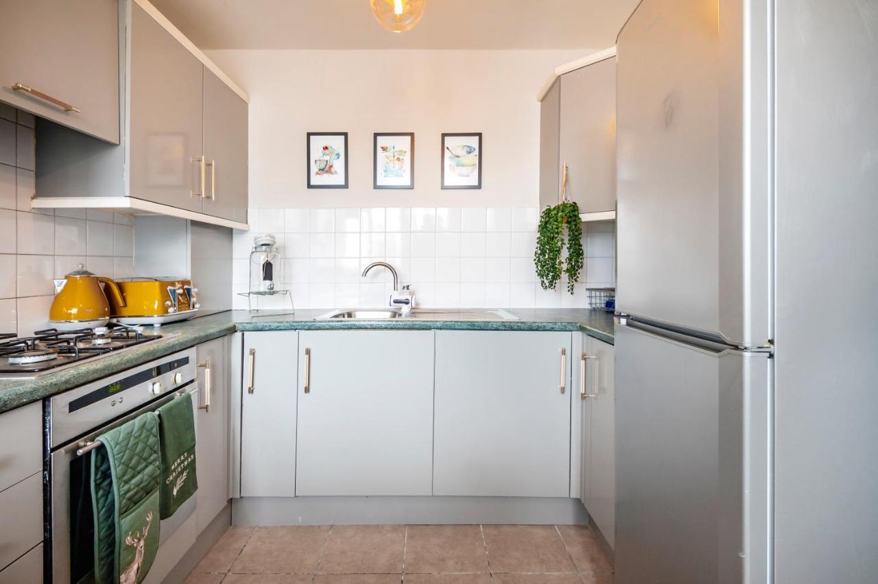 Lovely 4 Bedroom Flat In Wandsworth- London Exterior photo